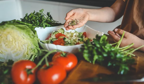 Η φυσική "συνταγή" για απώλεια βάρους: Ποιες τροφές ρυθμίζουν φυσικά το σάκχαρο και το βάρος σου;