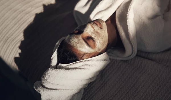 Όλα τα βήματα για σωστή αποτοξίνωση της επιδερμίδας σου μετά τις γιορτές