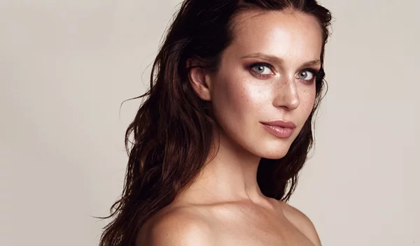 Οι τάσεις στο μακιγιάζ που θα σε κάνουν να ανυπομονείς για την άνοιξη