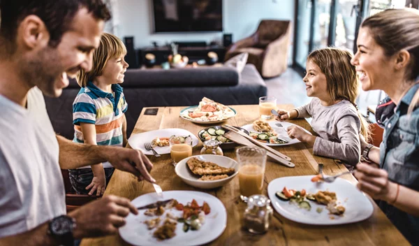 Έξι τρόποι για να απολαμβάνει όλη η οικογένεια το υγιεινό φαγητό