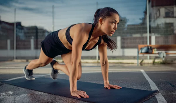Η άσκηση που δεν κάνεις σπιντάρει τον μεταβολισμό σου και καίει λίπος!