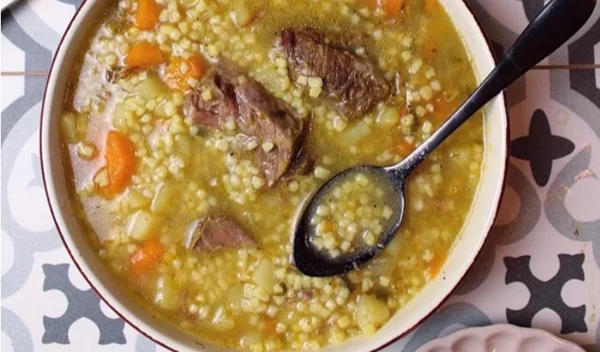 Η ιδανική σούπα για το κρύο με μοσχάρι και τραχανά