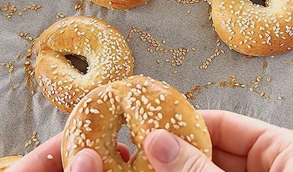 Σαν "Θεσσαλονίκης": Τα viral κουλουράκια με 2 υλικά - Ιδανικά για σνακ ή πρωινό