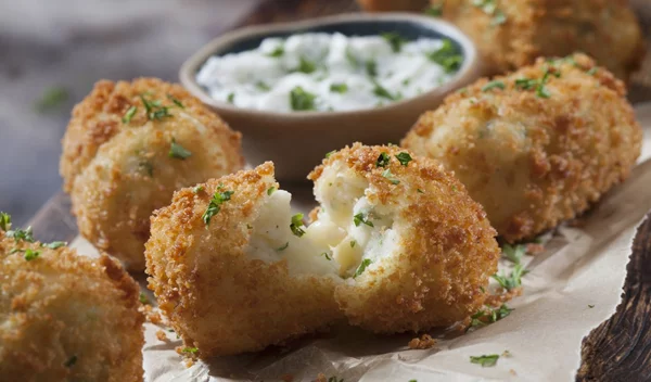 Συνταγή: Εύκολες πατατοκροκέτες στο air fryer με λίγο ελαιόλαδο