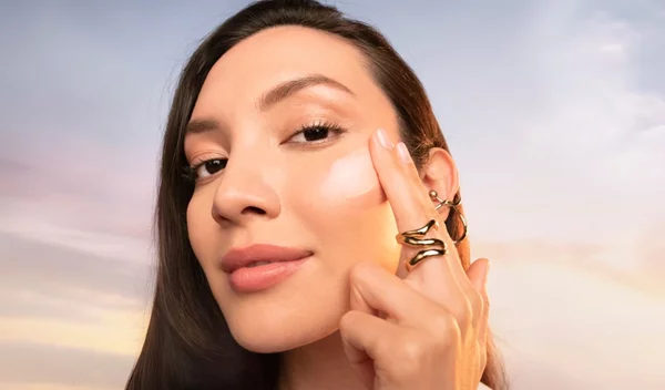 Forever young: Η πολυτελής κρέμα περιποίησης που βελτιώνει 7 βασικούς δείκτες νεότητας