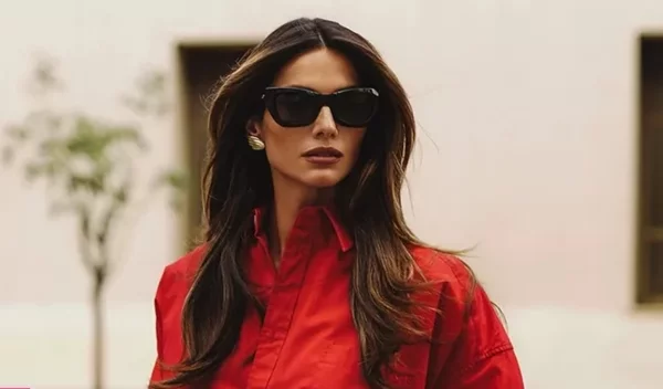 Η Ηλιάνα Παπαγεωργίου με το χρώμα νυχιών που θα "φορεθεί" περισσότερο από το μπορντό τους επόμενους μήνες