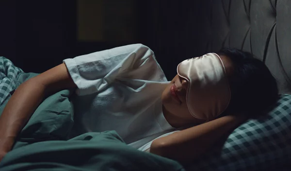 Το απλό τρικ με τη θερμοκρασία που θα σου χαρίσει βαθύτερο ύπνο στο λεπτό