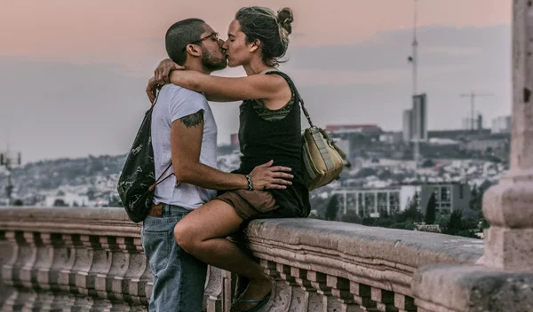 Ποια ζώδια θα ερωτευτούν φέτος; Το 2025 θα είναι μία καρμική χρονιά για πολλούς