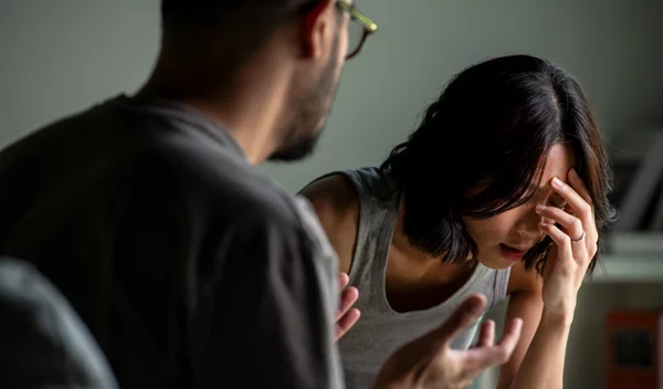 Πέντε σημάδια που δείχνουν ότι το ταίρι σου μάλλον σε απατάει