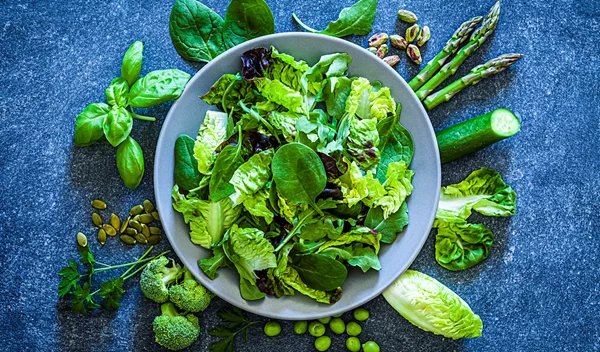 Το πράσινο φυλλώδες λαχανικό που συμβάλλει στην υγεία των οστών