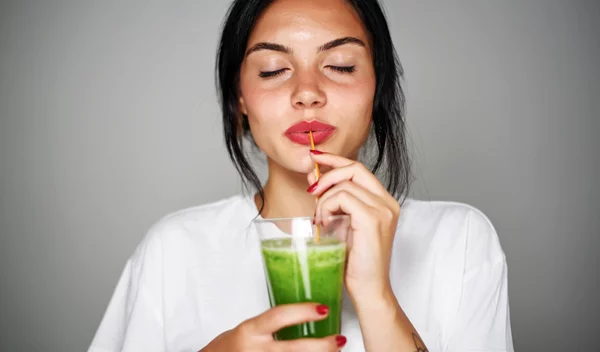 Πώς τα smoothies σε βοηθούν να χάσεις τα περιττά κιλά