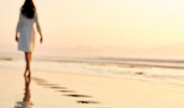 Silent walking: Η νέα τάση στο περπάτημα βελτιώνει την ψυχική σου υγεία