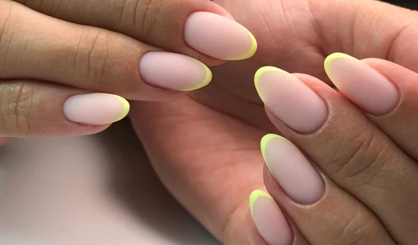 20 ανοιξιάτικα nail looks που πρέπει να δεις πριν πας για μανικιούρ