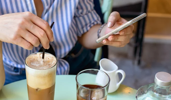 Σκέτος καφές: Το απίθανο κόλπο που τον κάνει να μοιάζει πιο γλυκό - χωρίς ζάχαρη!