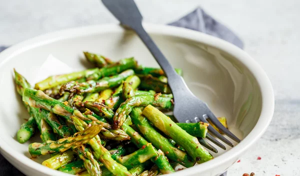 Πώς μαγειρεύονται τα σπαράγγια και ποια είναι τα οφέλη τους;