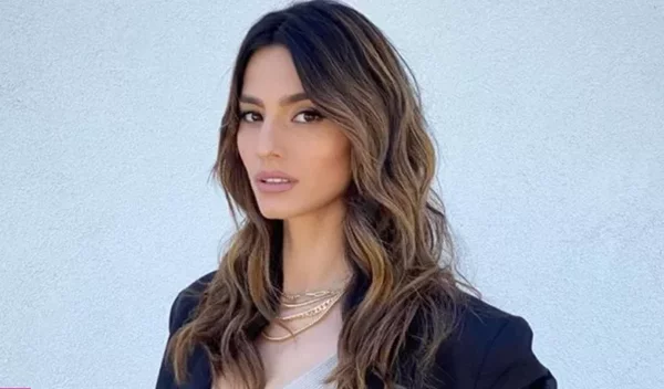 Το πανεύκολο trick που θα σου χαρίσει supermodel hair