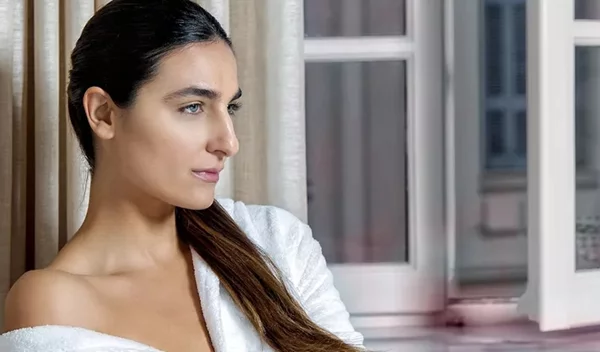 Θες λαμπερή επιδερμίδα στις γιορτές; H κίνηση ματ για να την αποκτήσεις