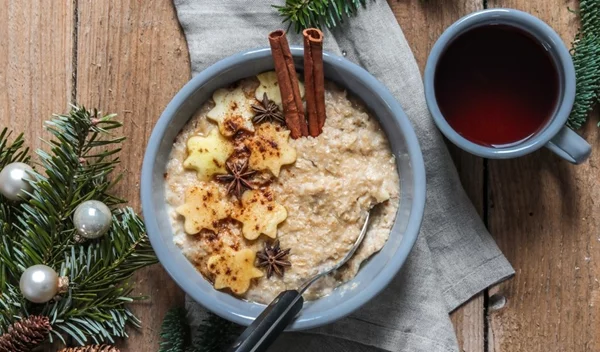 Πέντε χριστουγεννιάτικες γεύσεις στο πρωινό σου oatmeal - δες τις συνταγές