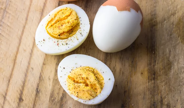 Βραστά αυγά: Έχουν περισσότερη πρωτεΐνη από άλλα είδη αυγών;