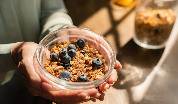 Προστάτευσε τη μνήμη σου: Οι 6 τροφές που μειώνουν τον κίνδυνο άνοιας έως και 40%