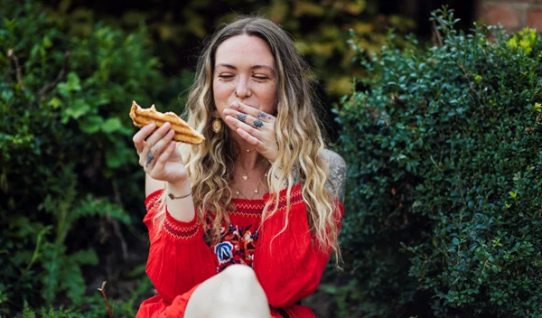 Δέκα υγιεινά σνακ που μπορείς να έχεις στην τσάντα σου όταν ταξιδεύεις