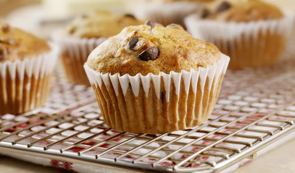 Muffins πορτοκαλιού με κομμάτια σοκολάτας - Αφράτα και πανεύκολα