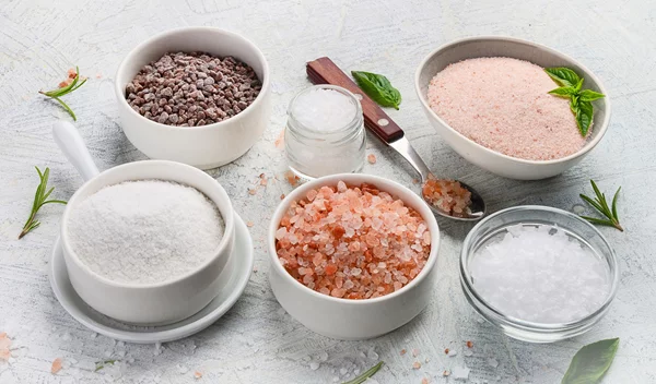 Ποιο αλάτι θεωρείται πιο υγιεινό: Θαλασσινό, κοσέρ ή αλάτι Ιμαλαΐων;