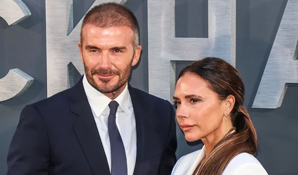 Victoria Beckham: Το "αόρατο" αλλά απαραίτητο αξεσουάρ της στα ραντεβού με τον David