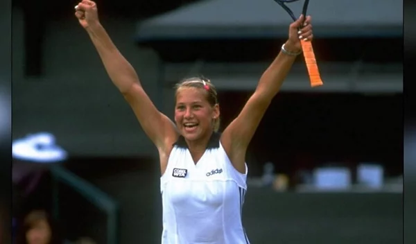 Anna Kournikova: Ανησυχία για το κορίτσι "θαύμα" του τένις - Οι φωτογραφίες σε αναπηρικό αμαξίδιο