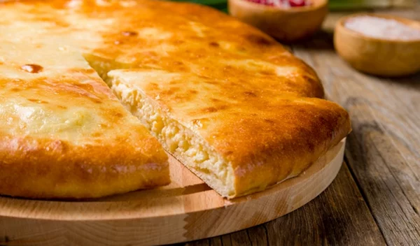 Τυρόπιτα γλυκιά με ανθότυρο και μέλι – χωρίς φύλλο, χωρίς αλεύρι