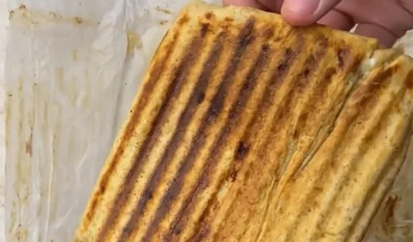 Η πιο εύκολη συνταγή για τυρόπιτα με 4 υλικά