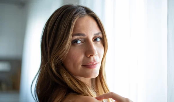 Λεπτές γραμμές στο πρόσωπο: Το εύκολο tip για να τις μειώσεις αισθητά