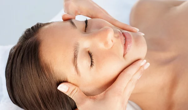 Τι είναι οι λεμφαδένες; Μπορεί το λεμφικό μασάζ να βελτιώσει πραγματικά τη λειτουργία τους;