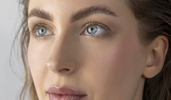 Κοστίζει μόνο 4 ευρώ - Αυτό το ρουζ θα σου χαρίσει ονειρεμένο ζωηρό χρώμα