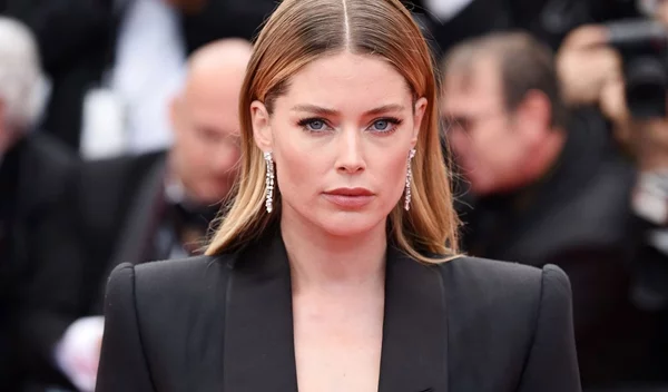 2 απλές, καθημερινές συνήθειες που επιβραδύνουν τον σχηματισμό ρυτίδων