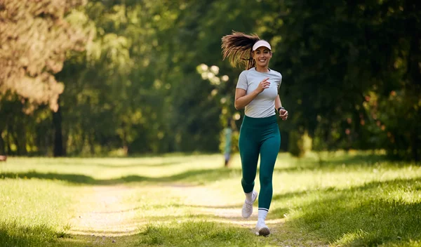 Καίει λίπος χωρίς να τρέχεις! - Η 30λεπτη ρουτίνα περπατήματος που προτείνουν οι ειδικοί