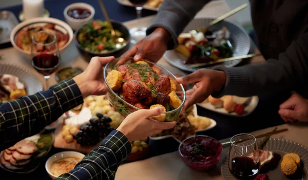 10 διατροφικά tips για να μην πάρεις κιλά στις γιορτές