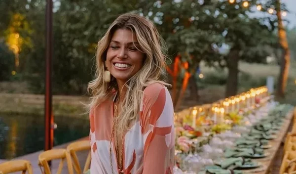 Η Βάσια Κωσταρά υιοθέτησε το μανικιούρ-όνειρο του φετινού φθινοπώρου