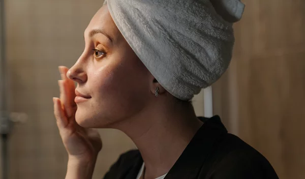 7 συστατικά αντιγήρανσης που πρέπει να γνωρίζεις (και πώς θα τα χρησιμοποιήσεις)