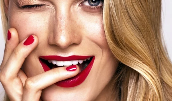 Valentine's Nails: Μήπως εδώ βρίσκεται το inspo που χρειάζεσαι για το επόμενο μανικιούρ σου