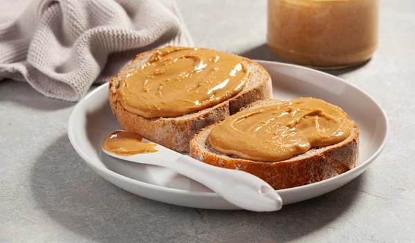 Ταχίνι vs. φυστικοβούτυρο: Ποιο είναι τελικά το καλύτερο;