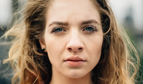 Κουκουλωτά μάτια: Η viral τεχνική για εφαρμογή του eyeliner