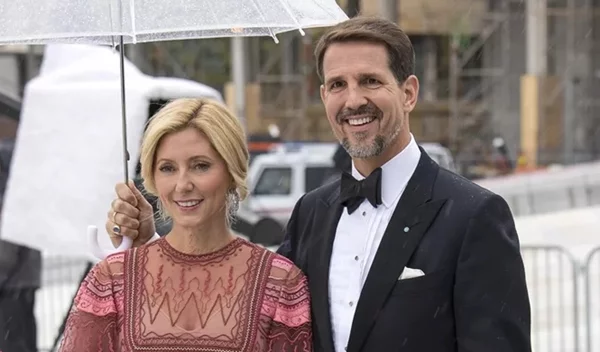 Marie-Chantal: Το προϊόν στο οποίο ορκίζεται για έναν πιο νεανικό λαιμό και ντεκολτέ