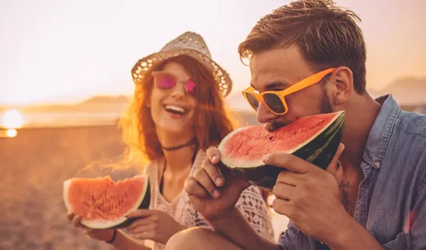 Καλοκαιρινή διατροφή: Βασικές συμβουλές για να μην πάρεις κιλά στις διακοπές