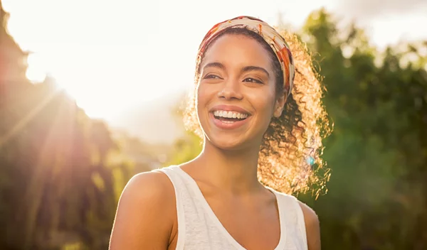 Summer Glow: Πώς θα διατηρήσεις τη λαμπερή σου επιδερμίδα το καλοκαίρι