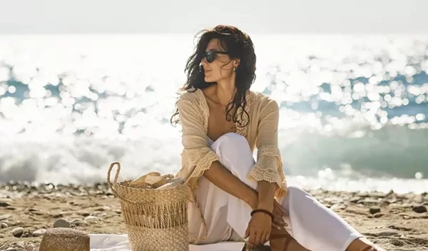 Summer Hair: Το εύκολο καλοκαιρινό χτένισμα που αναδεικνύει τα μακριά μαλλιά