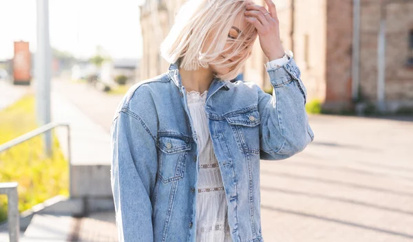 "Πώς θα καταλάβω αν μου πάνε τα κοντά μαλλιά"; Ένα μικρό trick για να το διαπιστώσεις εύκολα