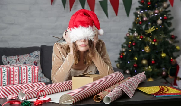 Πώς το στρες των γιορτών επιβαρύνει τον εγκέφαλό σου | Τι να κάνεις συμφωνα με νευροεπιστήμονα