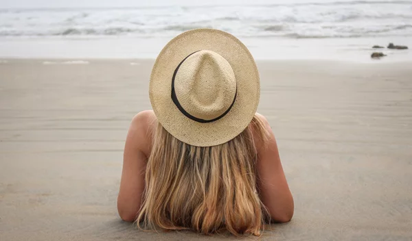 Μετά τις διακοπές: Το πιο αποτελεσματικό "quick fix" για τα διψασμένα μαλλιά