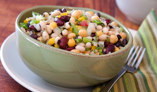 Μαυρομάτικα φασόλια σαλάτα από την Αργυρώ Μπαρμπαρίγου